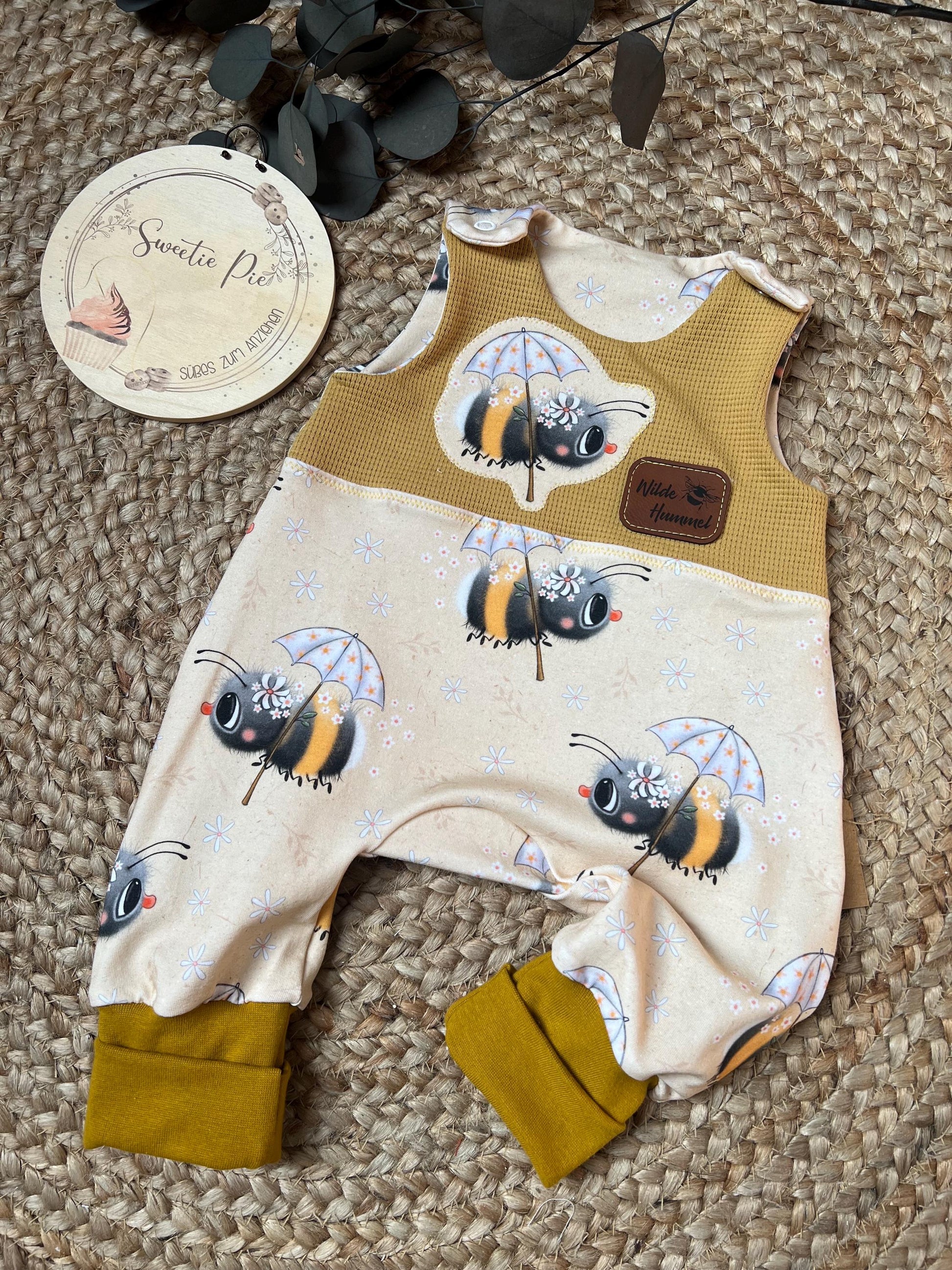 Handgemachter Strampler Hummel Biene & Waffeljersey – Bio Baumwolle – Unikat für Babys Romper Latzhose Baby Junge Mädchen