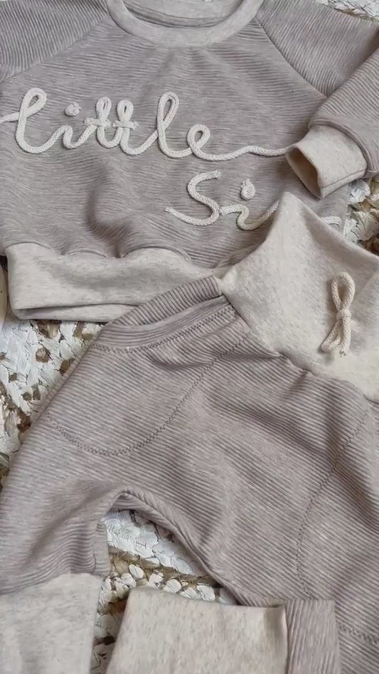 Personalisierter Ribjersey Sweater mit Kordelschrift – Handgemacht, 8 Farben, Gr. 62 - 134