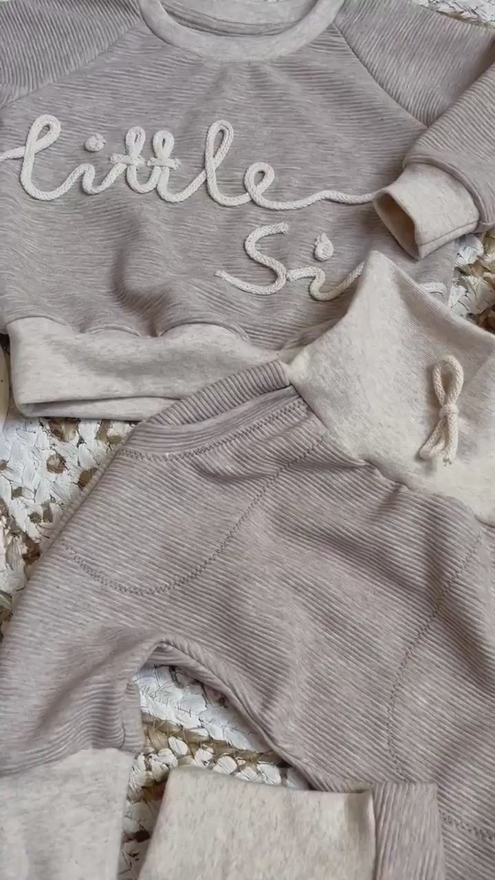 Personalisierter Ribjersey Sweater mit Kordelschrift – Handgemacht, 8 Farben, Gr. 62 - 134